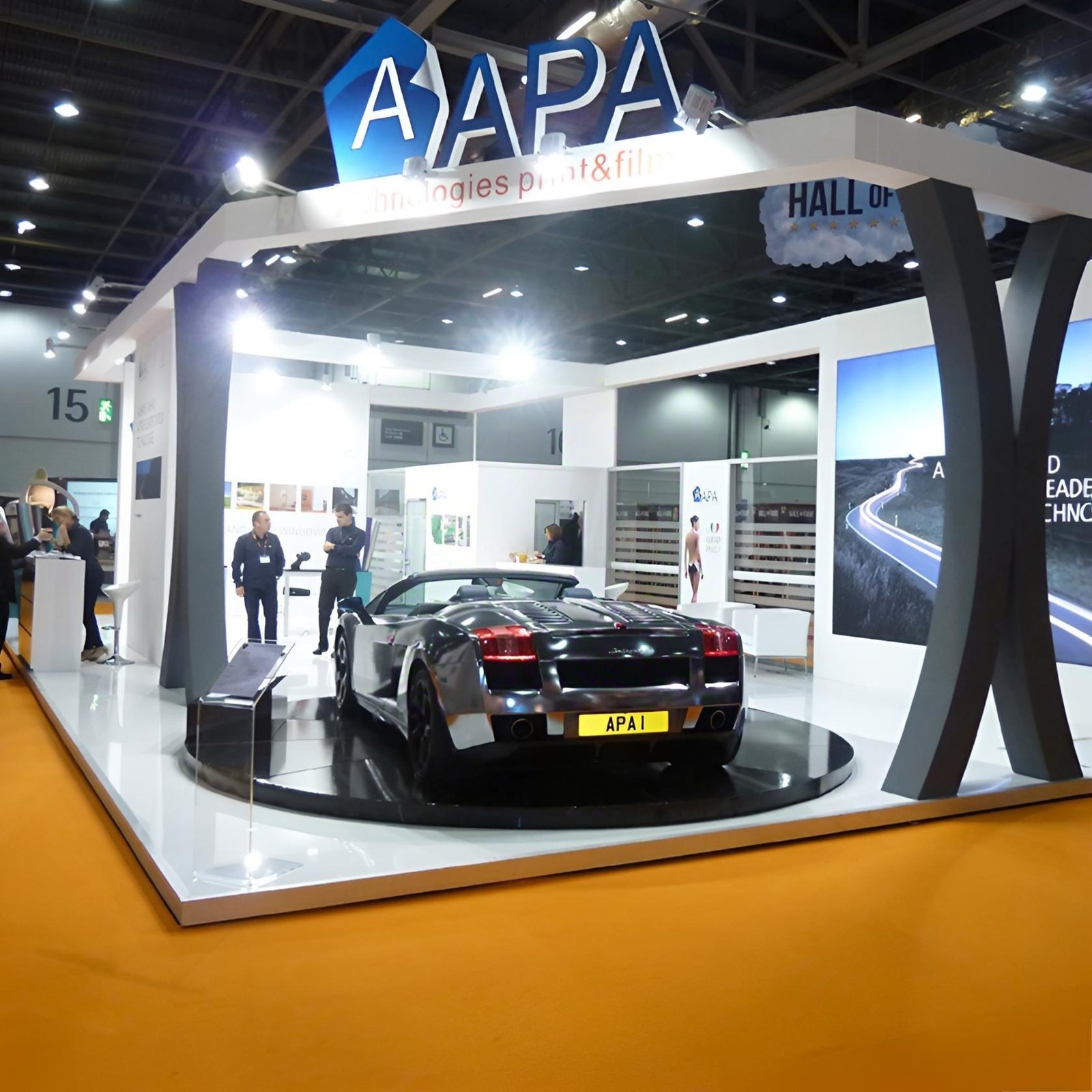 Hydraulic lifting and rotating platform for all-round product display