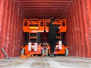<h1>Efficient and Reliable Lifting Solutions — Hengjinrui Self-Propelled Hydraulic Scissor Lifts Shipped to Peru</h1> 1 Four self-propelled scissor lifts are being loaded into a container.